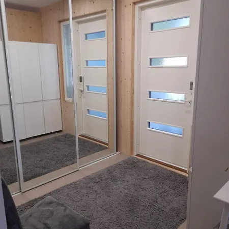 The Other Side Of The Clt Semi-detached House, With A Separate דירה להטי