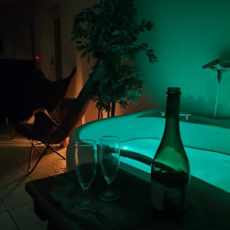 דירה The Other Side Of The Clt Semi-detached House, With A Separate להטי