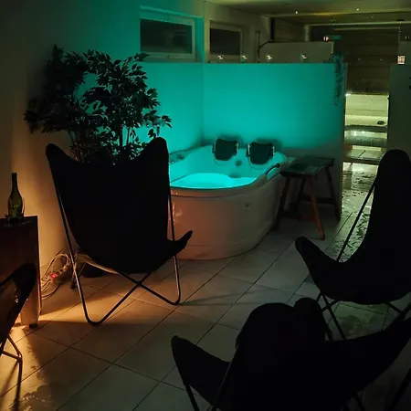 דירה The Other Side Of The Clt Semi-detached House, With A Separate *