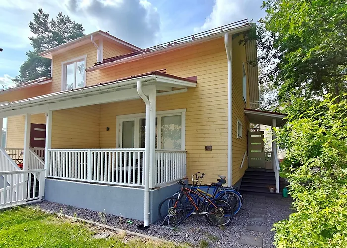 The Other Side Of The Clt Semi-detached House, With A Separate דירה להטי