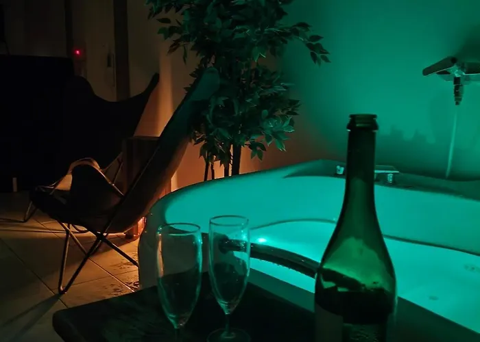 דירה The Other Side Of The Clt Semi-detached House, With A Separate להטי